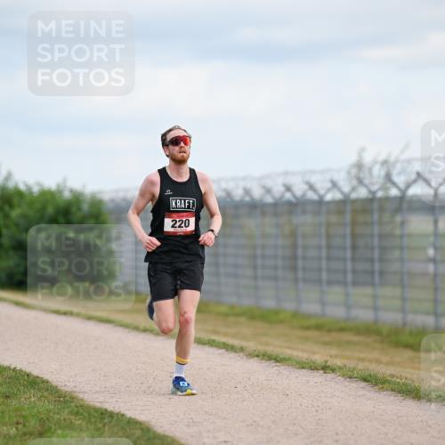 14.09.2025 - Airport Race Dr. Thomas Lammeyer http://msf.ph/oto/8861546 14.09.2025 11:57:47 Laufen 220 meine-sportfotos.de