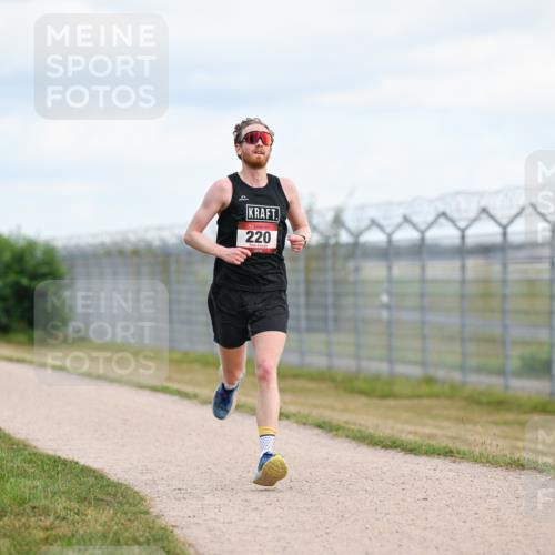 14.09.2025 - Airport Race Dr. Thomas Lammeyer http://msf.ph/oto/8861555 14.09.2025 11:57:48 Laufen 220 meine-sportfotos.de
