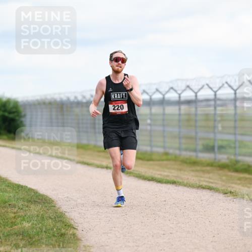 14.09.2025 - Airport Race Dr. Thomas Lammeyer http://msf.ph/oto/8861559 14.09.2025 11:57:48 Laufen 220 meine-sportfotos.de