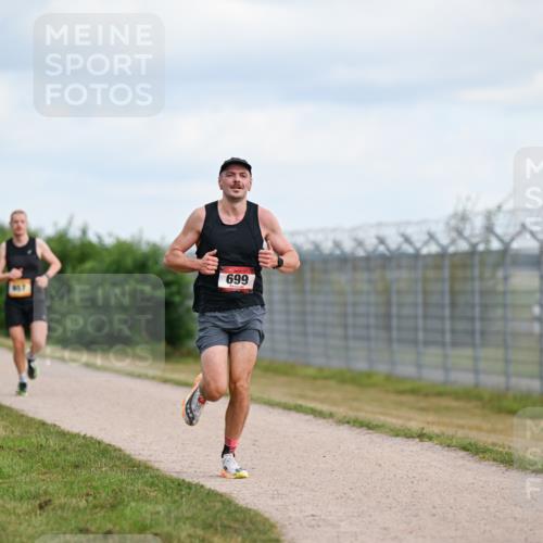 14.09.2025 - Airport Race Dr. Thomas Lammeyer http://msf.ph/oto/8861574 14.09.2025 11:57:53 Laufen 699, 907 meine-sportfotos.de
