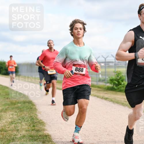 14.09.2025 - Airport Race Dr. Thomas Lammeyer http://msf.ph/oto/8862100 14.09.2025 12:00:01 Laufen 189, 888, 675 meine-sportfotos.de