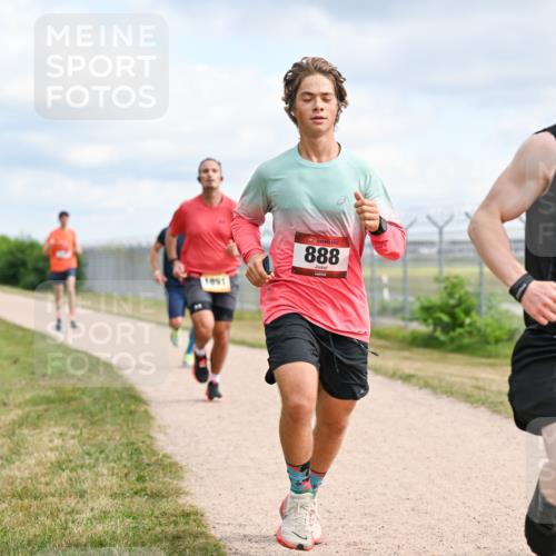 14.09.2025 - Airport Race Dr. Thomas Lammeyer http://msf.ph/oto/8862101 14.09.2025 12:00:01 Laufen 1891, 888, 875 meine-sportfotos.de