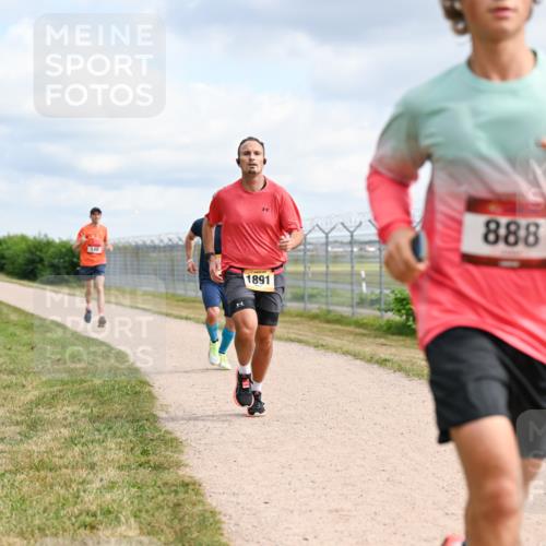 14.09.2025 - Airport Race Dr. Thomas Lammeyer http://msf.ph/oto/8862104 14.09.2025 12:00:02 Laufen 14, 1891, 888 meine-sportfotos.de