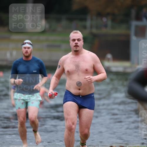 14.09.2025 - Stadtparktriathlon Michael Strokosch http://msf.ph/oto/8862381 14.09.2025 09:50:27 Schwimmen 532, 553, 571, 588, 592, 595 meine-sportfotos.de