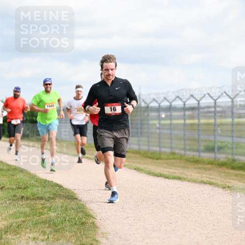 14.09.2025 - Airport Race Dr. Thomas Lammeyer http://msf.ph/oto/8862400 14.09.2025 12:01:23 Laufen 1948, 2071, 16 meine-sportfotos.de