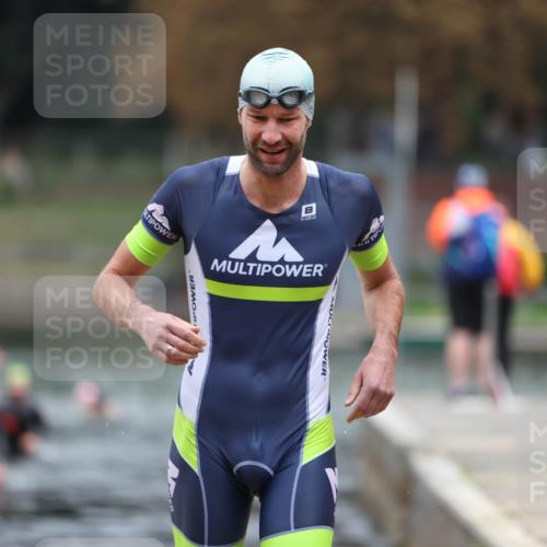 14.09.2025 - Stadtparktriathlon Michael Strokosch http://msf.ph/oto/8862486 14.09.2025 09:51:08 Schwimmen 590 meine-sportfotos.de
