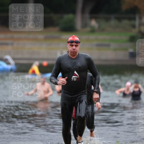14.09.2025 - Stadtparktriathlon Michael Strokosch http://msf.ph/oto/8862504 14.09.2025 09:51:23 Schwimmen 542, 581 meine-sportfotos.de