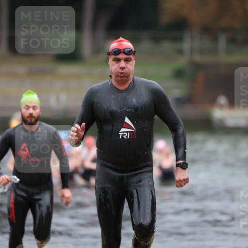 14.09.2025 - Stadtparktriathlon Michael Strokosch http://msf.ph/oto/8862511 14.09.2025 09:51:24 Schwimmen 542, 581 meine-sportfotos.de