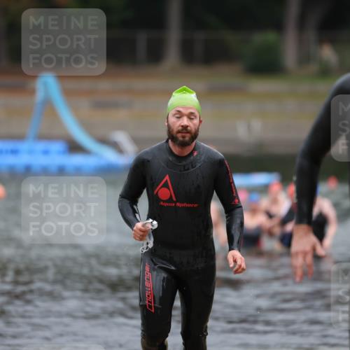14.09.2025 - Stadtparktriathlon Michael Strokosch http://msf.ph/oto/8862514 14.09.2025 09:51:25 Schwimmen 542, 581 meine-sportfotos.de