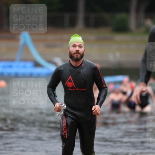 14.09.2025 - Stadtparktriathlon Michael Strokosch http://msf.ph/oto/8862515 14.09.2025 09:51:26 Schwimmen 542, 581 meine-sportfotos.de