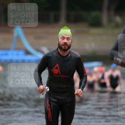 14.09.2025 - Stadtparktriathlon Michael Strokosch http://msf.ph/oto/8862517 14.09.2025 09:51:26 Schwimmen 542, 581 meine-sportfotos.de