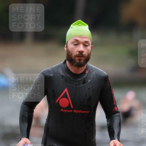 14.09.2025 - Stadtparktriathlon Michael Strokosch http://msf.ph/oto/8862525 14.09.2025 09:51:27 Schwimmen 542, 581 meine-sportfotos.de