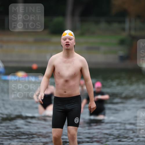 14.09.2025 - Stadtparktriathlon Michael Strokosch http://msf.ph/oto/8862568 14.09.2025 09:51:57 Schwimmen 562 meine-sportfotos.de