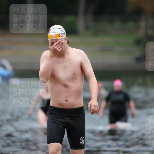 14.09.2025 - Stadtparktriathlon Michael Strokosch http://msf.ph/oto/8862574 14.09.2025 09:52:00 Schwimmen 562, 599, 615 meine-sportfotos.de