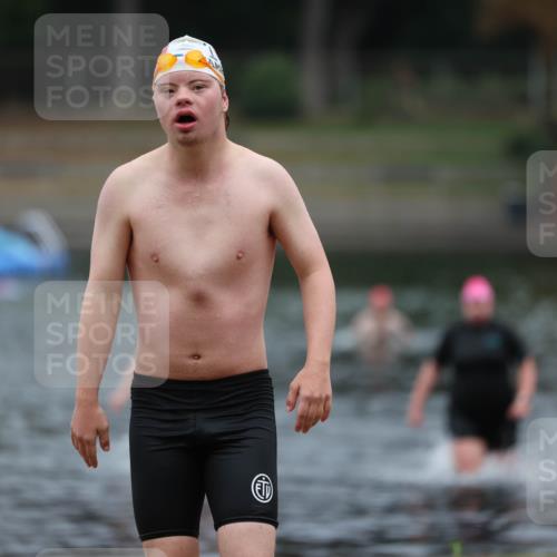 14.09.2025 - Stadtparktriathlon Michael Strokosch http://msf.ph/oto/8862577 14.09.2025 09:52:01 Schwimmen 562, 599, 615 meine-sportfotos.de