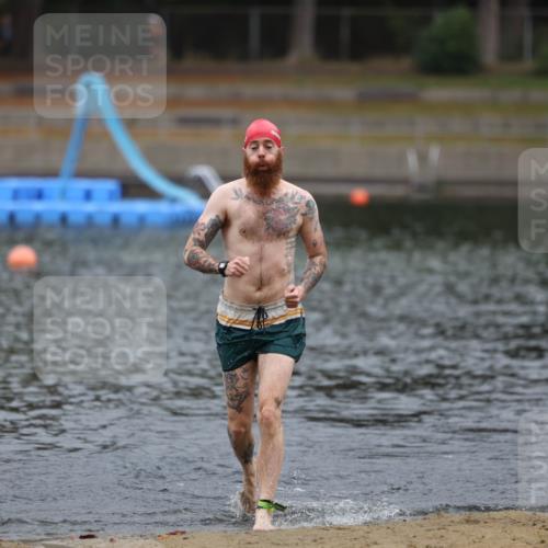 14.09.2025 - Stadtparktriathlon Michael Strokosch http://msf.ph/oto/8862590 14.09.2025 09:52:25 Schwimmen 586 meine-sportfotos.de