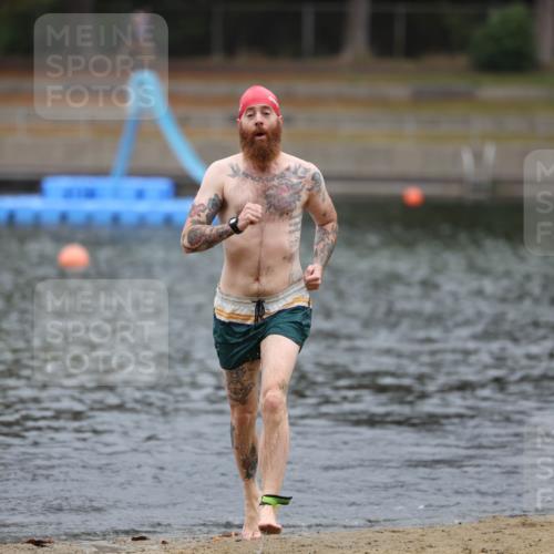 14.09.2025 - Stadtparktriathlon Michael Strokosch http://msf.ph/oto/8862592 14.09.2025 09:52:26 Schwimmen 586 meine-sportfotos.de