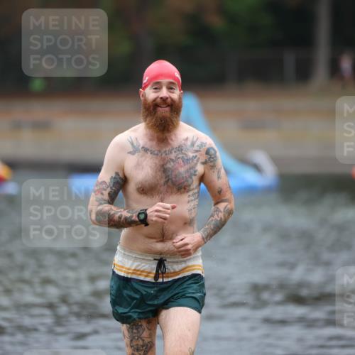 14.09.2025 - Stadtparktriathlon Michael Strokosch http://msf.ph/oto/8862600 14.09.2025 09:52:28 Schwimmen 586 meine-sportfotos.de
