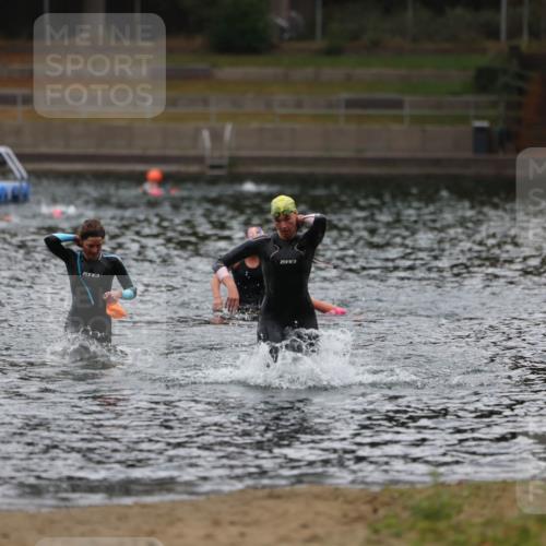 14.09.2025 - Stadtparktriathlon Michael Strokosch http://msf.ph/oto/8862638 14.09.2025 10:09:34 Schwimmen 629, 681, 717 meine-sportfotos.de