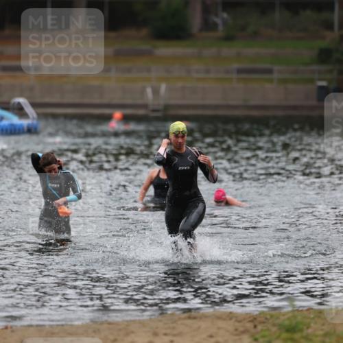 14.09.2025 - Stadtparktriathlon Michael Strokosch http://msf.ph/oto/8862642 14.09.2025 10:09:35 Schwimmen 629, 681, 717 meine-sportfotos.de