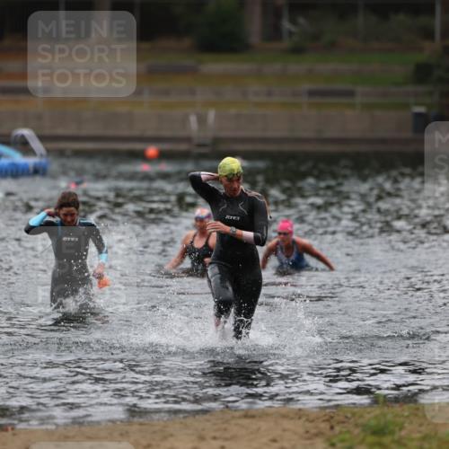 14.09.2025 - Stadtparktriathlon Michael Strokosch http://msf.ph/oto/8862644 14.09.2025 10:09:35 Schwimmen 629, 681, 717 meine-sportfotos.de
