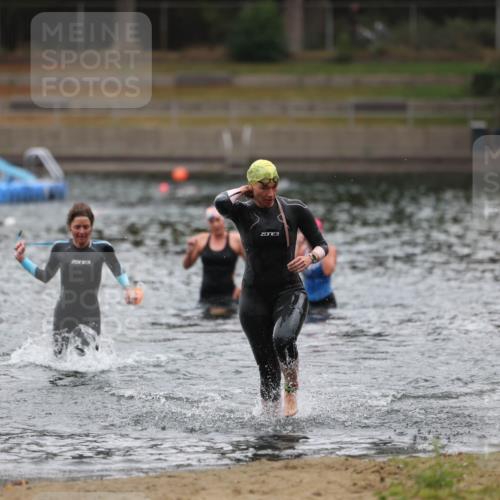 14.09.2025 - Stadtparktriathlon Michael Strokosch http://msf.ph/oto/8862649 14.09.2025 10:09:36 Schwimmen 681, 717 meine-sportfotos.de
