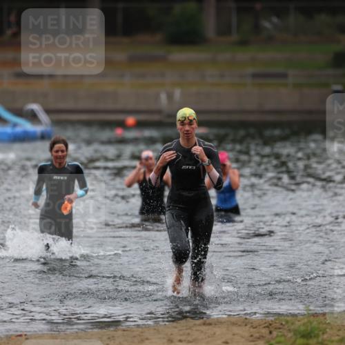 14.09.2025 - Stadtparktriathlon Michael Strokosch http://msf.ph/oto/8862650 14.09.2025 10:09:37 Schwimmen 681, 717 meine-sportfotos.de
