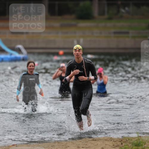 14.09.2025 - Stadtparktriathlon Michael Strokosch http://msf.ph/oto/8862652 14.09.2025 10:09:37 Schwimmen 681, 717 meine-sportfotos.de