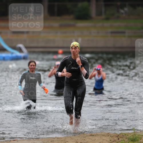 14.09.2025 - Stadtparktriathlon Michael Strokosch http://msf.ph/oto/8862655 14.09.2025 10:09:37 Schwimmen 681, 717 meine-sportfotos.de