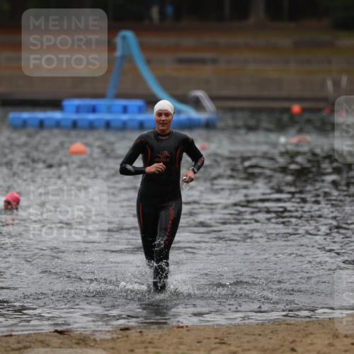 14.09.2025 - Stadtparktriathlon Michael Strokosch http://msf.ph/oto/8862721 14.09.2025 10:10:20 Schwimmen 718 meine-sportfotos.de