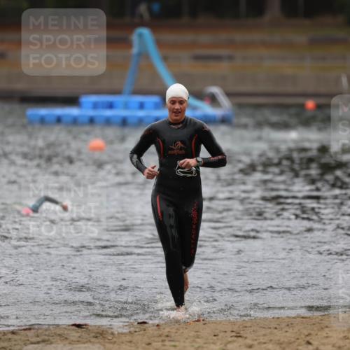 14.09.2025 - Stadtparktriathlon Michael Strokosch http://msf.ph/oto/8862726 14.09.2025 10:10:21 Schwimmen 718 meine-sportfotos.de
