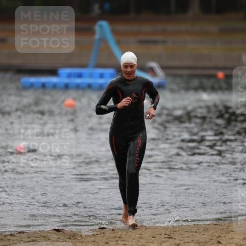 14.09.2025 - Stadtparktriathlon Michael Strokosch http://msf.ph/oto/8862727 14.09.2025 10:10:21 Schwimmen 718 meine-sportfotos.de