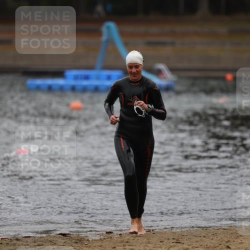 14.09.2025 - Stadtparktriathlon Michael Strokosch http://msf.ph/oto/8862729 14.09.2025 10:10:22 Schwimmen 718 meine-sportfotos.de