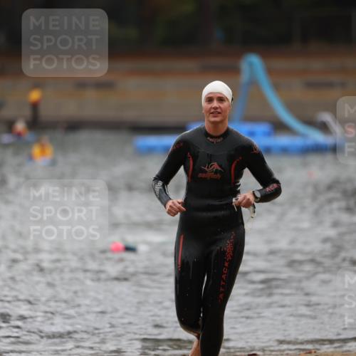 14.09.2025 - Stadtparktriathlon Michael Strokosch http://msf.ph/oto/8862732 14.09.2025 10:10:23 Schwimmen 718 meine-sportfotos.de