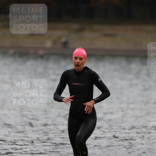 14.09.2025 - Stadtparktriathlon Michael Strokosch http://msf.ph/oto/8862767 14.09.2025 10:11:05 Schwimmen 664, 674 meine-sportfotos.de