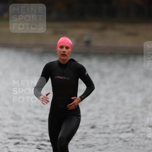 14.09.2025 - Stadtparktriathlon Michael Strokosch http://msf.ph/oto/8862770 14.09.2025 10:11:06 Schwimmen 664, 674 meine-sportfotos.de