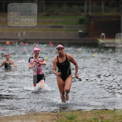 14.09.2025 - Stadtparktriathlon Michael Strokosch http://msf.ph/oto/8862814 14.09.2025 10:12:05 Schwimmen 622, 651, 662 meine-sportfotos.de
