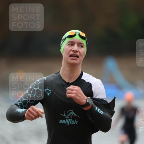 14.09.2025 - Stadtparktriathlon Michael Strokosch http://msf.ph/oto/8862855 14.09.2025 10:12:16 Schwimmen 651, 662, 667, 676 meine-sportfotos.de