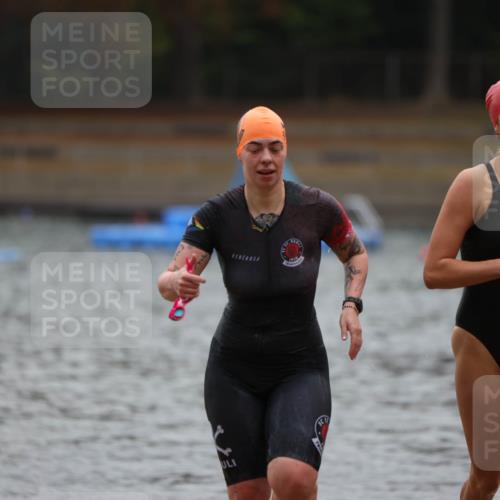 14.09.2025 - Stadtparktriathlon Michael Strokosch http://msf.ph/oto/8862867 14.09.2025 10:12:22 Schwimmen 667, 676 meine-sportfotos.de