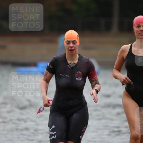 14.09.2025 - Stadtparktriathlon Michael Strokosch http://msf.ph/oto/8862869 14.09.2025 10:12:22 Schwimmen 667, 676 meine-sportfotos.de