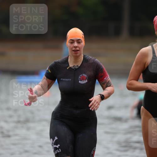 14.09.2025 - Stadtparktriathlon Michael Strokosch http://msf.ph/oto/8862871 14.09.2025 10:12:23 Schwimmen 667, 676 meine-sportfotos.de