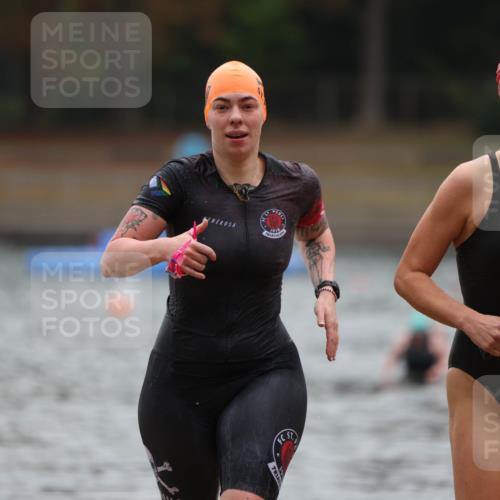14.09.2025 - Stadtparktriathlon Michael Strokosch http://msf.ph/oto/8862872 14.09.2025 10:12:23 Schwimmen 667, 676 meine-sportfotos.de