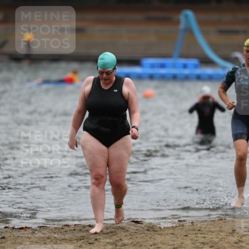 14.09.2025 - Stadtparktriathlon Michael Strokosch http://msf.ph/oto/8862880 14.09.2025 10:12:43 Schwimmen 687, 693, 708 meine-sportfotos.de