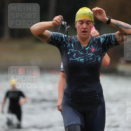 14.09.2025 - Stadtparktriathlon Michael Strokosch http://msf.ph/oto/8862901 14.09.2025 10:12:49 Schwimmen 633, 665, 687, 693, 708 meine-sportfotos.de