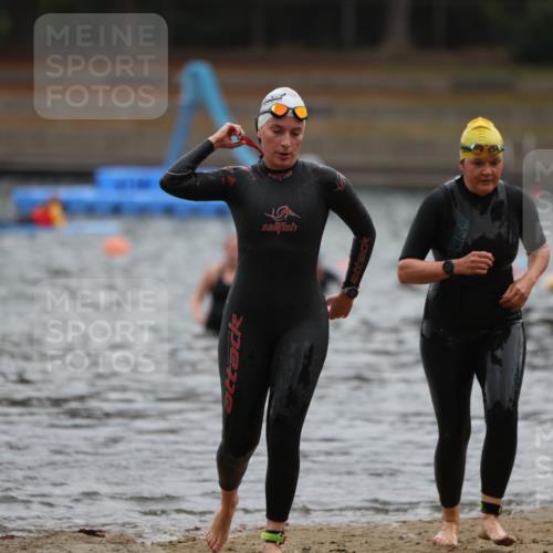 14.09.2025 - Stadtparktriathlon Michael Strokosch http://msf.ph/oto/8862909 14.09.2025 10:12:56 Schwimmen 633, 665 meine-sportfotos.de