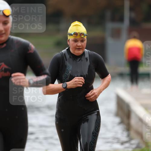 14.09.2025 - Stadtparktriathlon Michael Strokosch http://msf.ph/oto/8862925 14.09.2025 10:12:59 Schwimmen 633, 665 meine-sportfotos.de