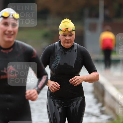 14.09.2025 - Stadtparktriathlon Michael Strokosch http://msf.ph/oto/8862927 14.09.2025 10:12:59 Schwimmen 633, 665 meine-sportfotos.de