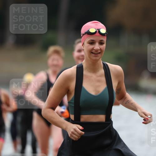 14.09.2025 - Stadtparktriathlon Michael Strokosch http://msf.ph/oto/8862960 14.09.2025 10:13:26 Schwimmen 637, 641, 661, 677, 688, 695, 702, 716 meine-sportfotos.de