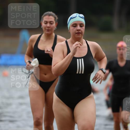 14.09.2025 - Stadtparktriathlon Michael Strokosch http://msf.ph/oto/8863005 14.09.2025 10:13:40 Schwimmen 639, 648, 657, 679, 685, 694 meine-sportfotos.de
