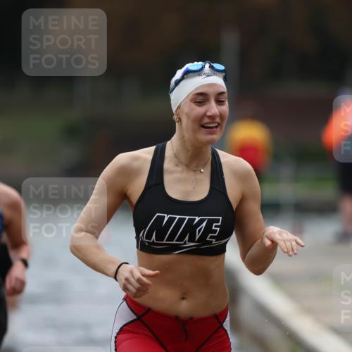 14.09.2025 - Stadtparktriathlon Michael Strokosch http://msf.ph/oto/8863034 14.09.2025 10:13:49 Schwimmen 648, 657, 697, 712 meine-sportfotos.de